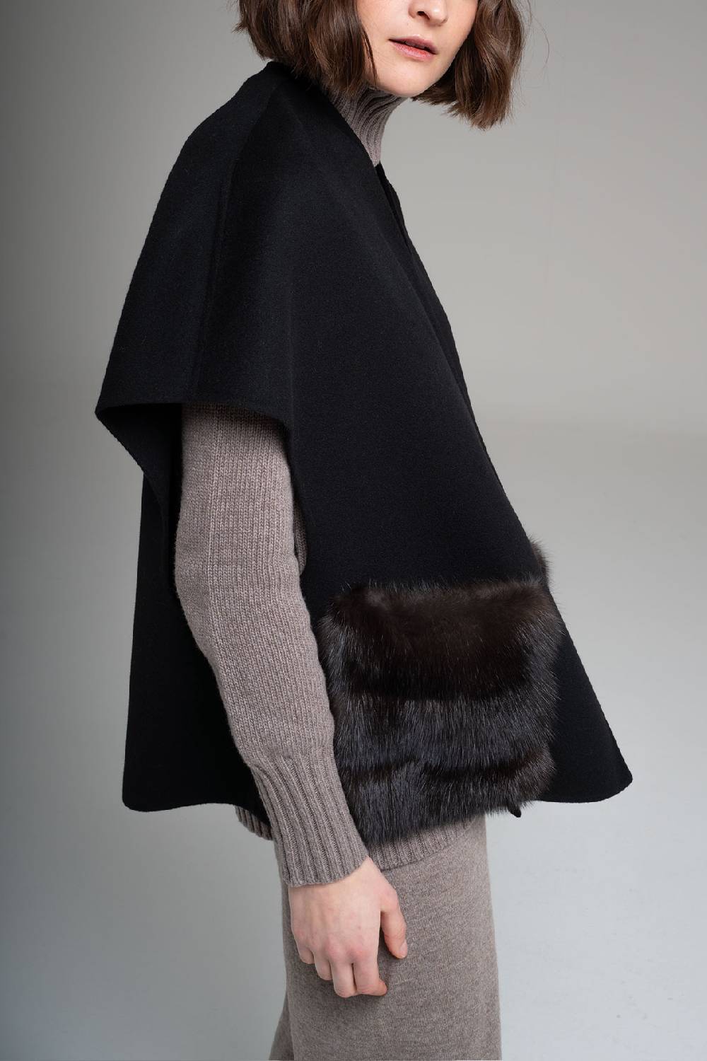 Manzoni 24 Gilet in tessuto cashmere Loro Piana con tasche in zibellino Spedizione Gratuita