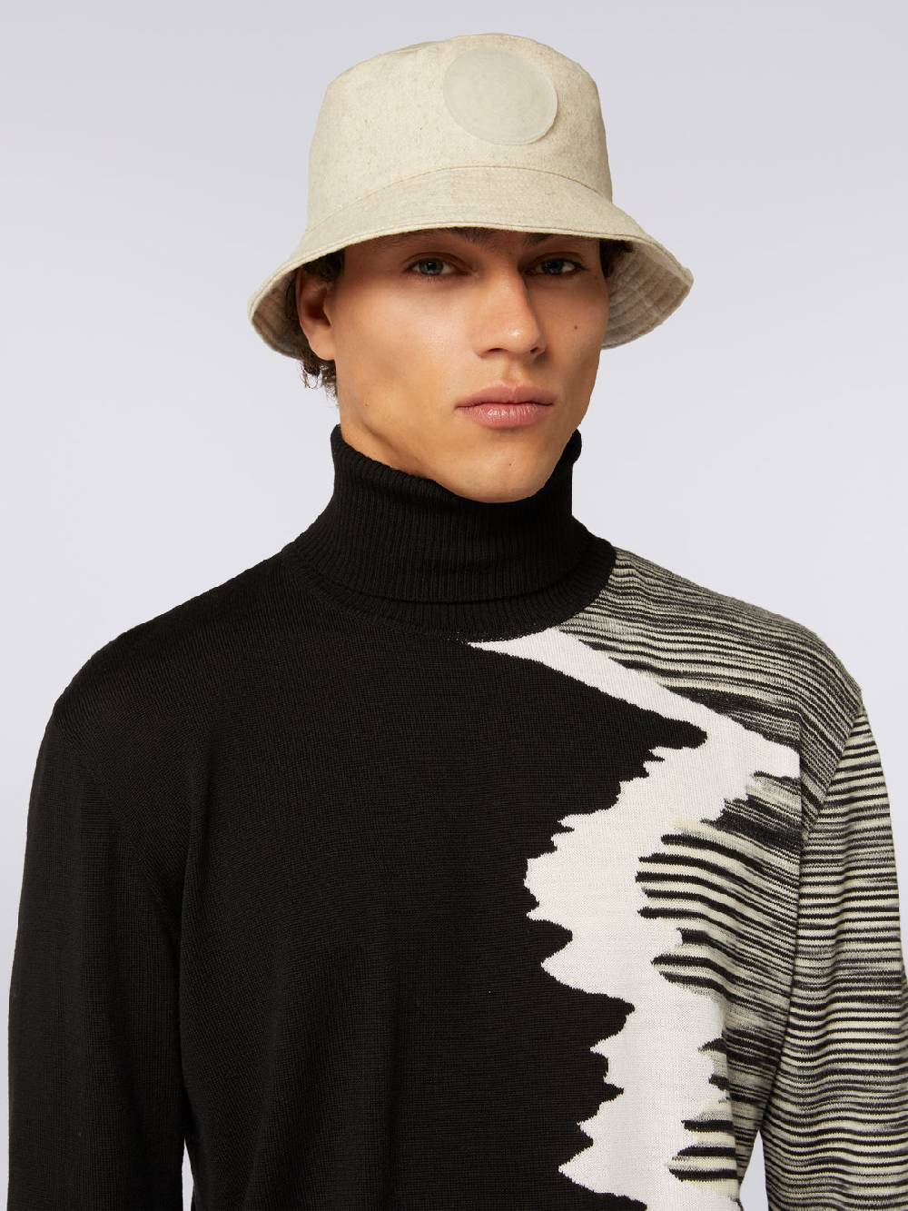 M Missoni Bucket hat in misto lana con patch logo Offerte