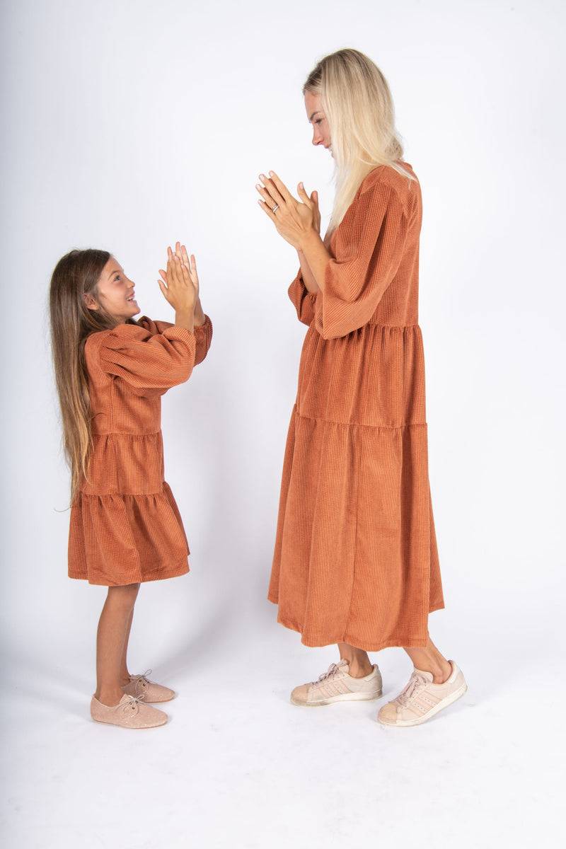 Olive E Miele MiniMe abito Kathy mattone Nuova