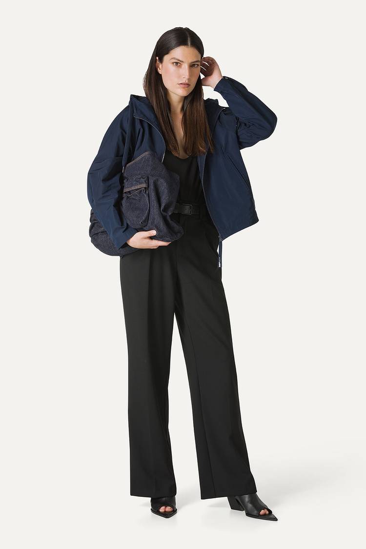 Oof Wear GIACCA CORTA IN NYLON MEMORY CON ARRICIO SULLA SCHIENA 9139 - BLU NOTTE Acquista Ora