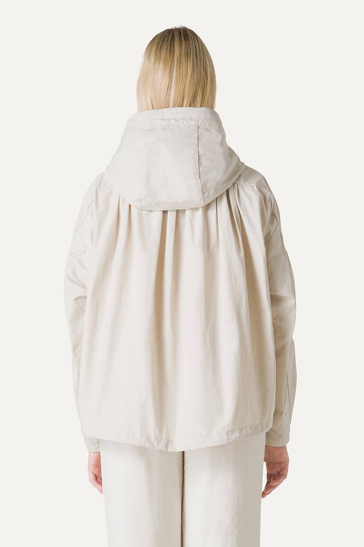 Oof Wear GIACCA CORTA IN NYLON MEMORY CON ARRICIO SULLA SCHIENA 9139 - PANNA Consegna Veloce