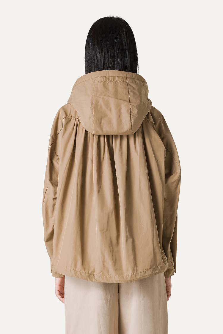 Oof Wear GIACCA CORTA IN NYLON MEMORY CON ARRICIO SULLA SCHIENA 9139 - BEIGE Promozione Limitata