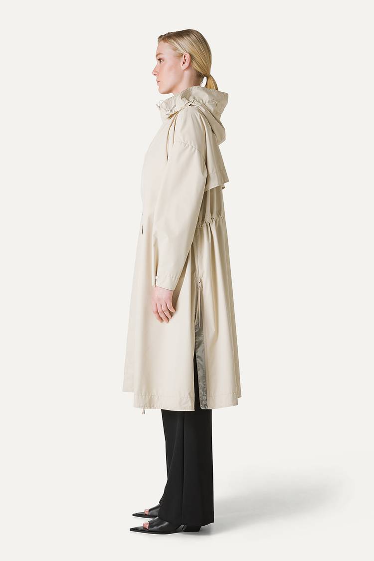 Oof Wear GIACCA LUNGA IN NYLON CON INTERNO ARGENTO 9216 - CREMA Qualità Garantita