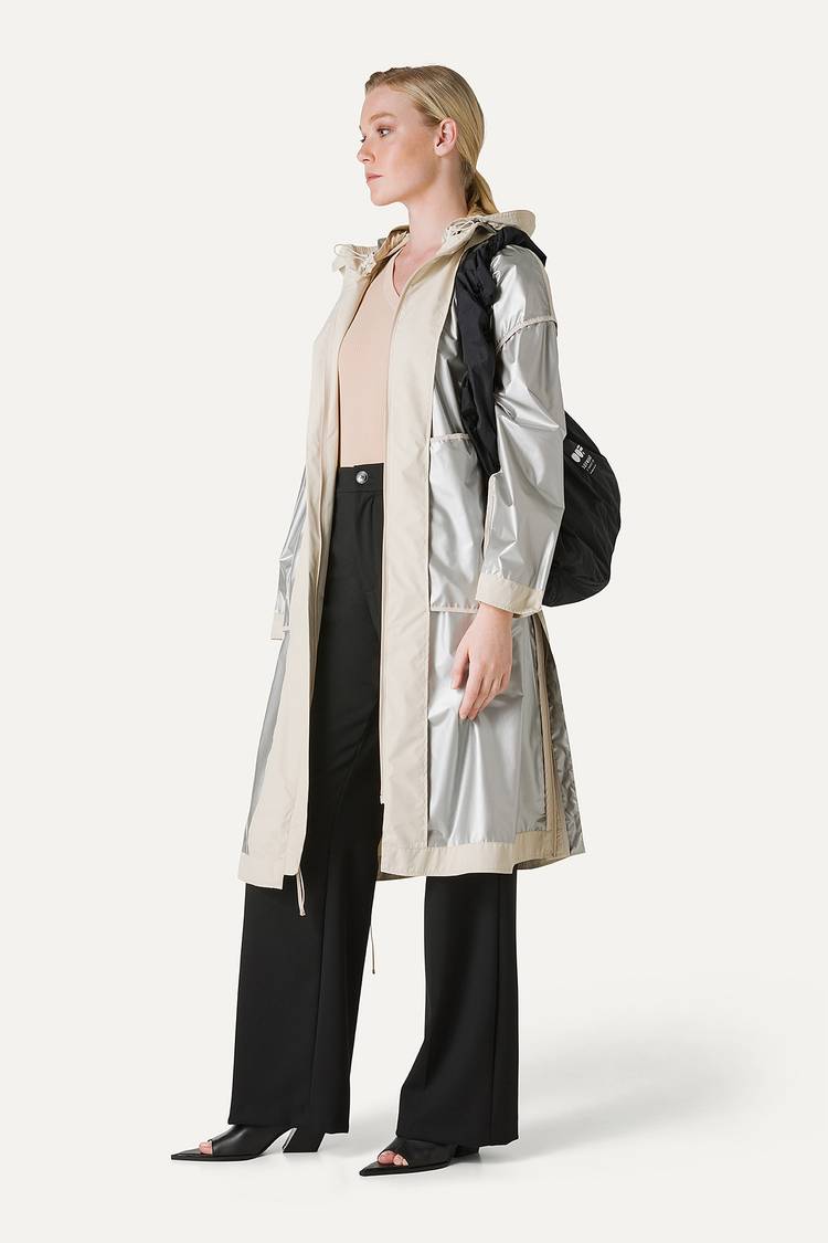 Oof Wear GIACCA LUNGA IN NYLON CON INTERNO ARGENTO 9216 - CREMA Qualità Garantita