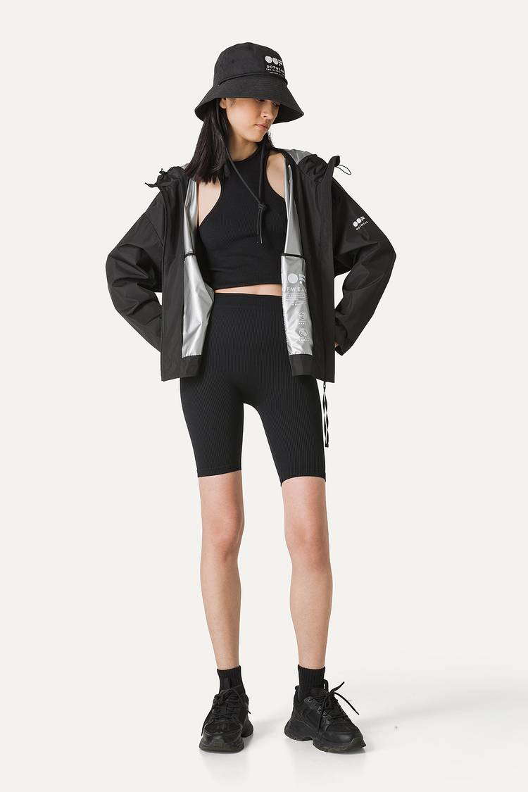 Oof Wear GIACCA CORTA IN NYLON CON INTERNO ARGENTO 9214 - NERO Consegna Veloce