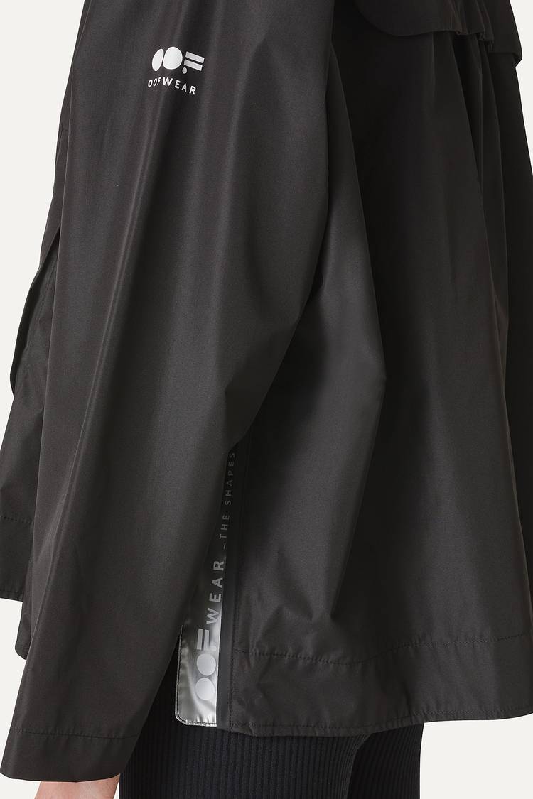 Oof Wear GIACCA CORTA IN NYLON CON INTERNO ARGENTO 9214 - NERO Consegna Veloce