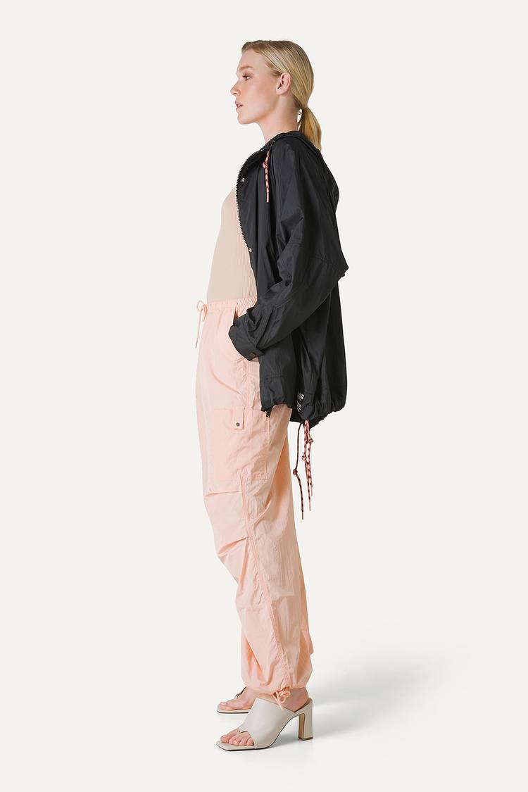 Oof Wear GIACCA CON CAPPUCCIO OVER IN NYLON 9206 - NERO Presa