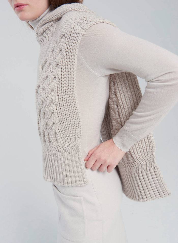 Lorena Antoniazzi GILET IN MAGLIA A TRECCIA SCOLPITA Pezzi Unici