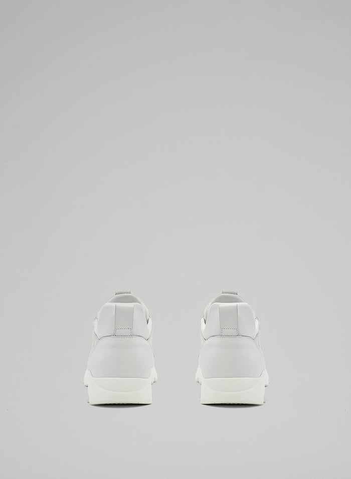 Lorena Antoniazzi SNEAKERS ICONICHE Esporta salva