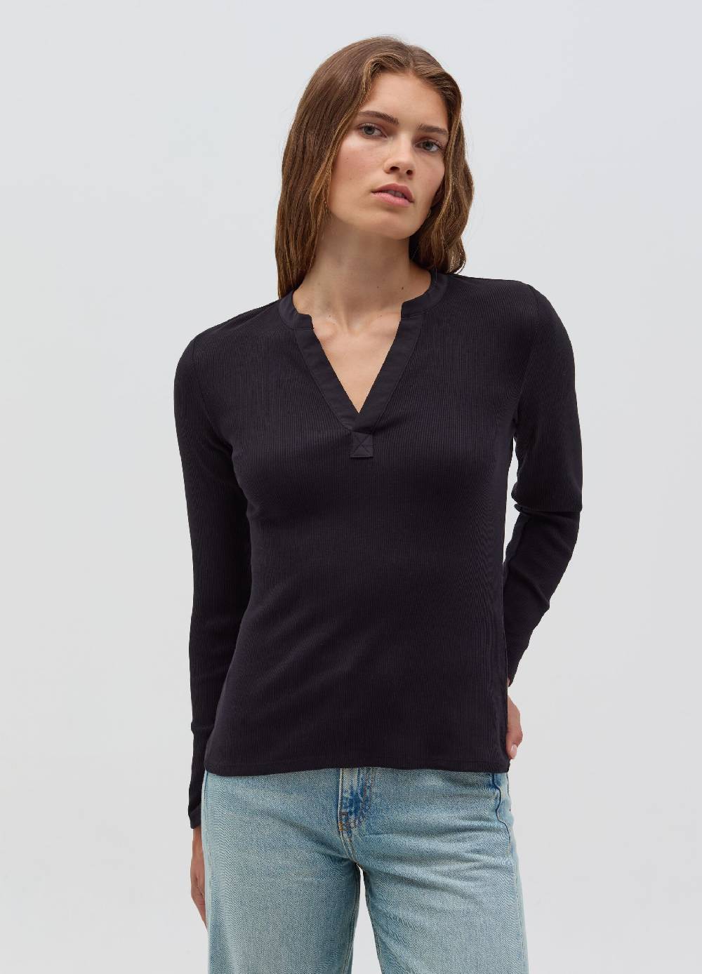 OVS T-shirt a costine sottili con scollo a V Online