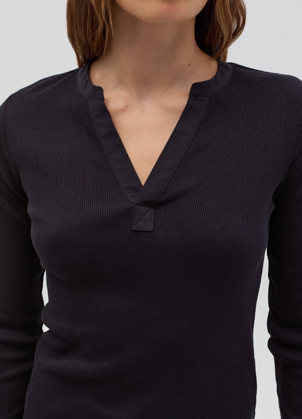 OVS T-shirt a costine sottili con scollo a V Online