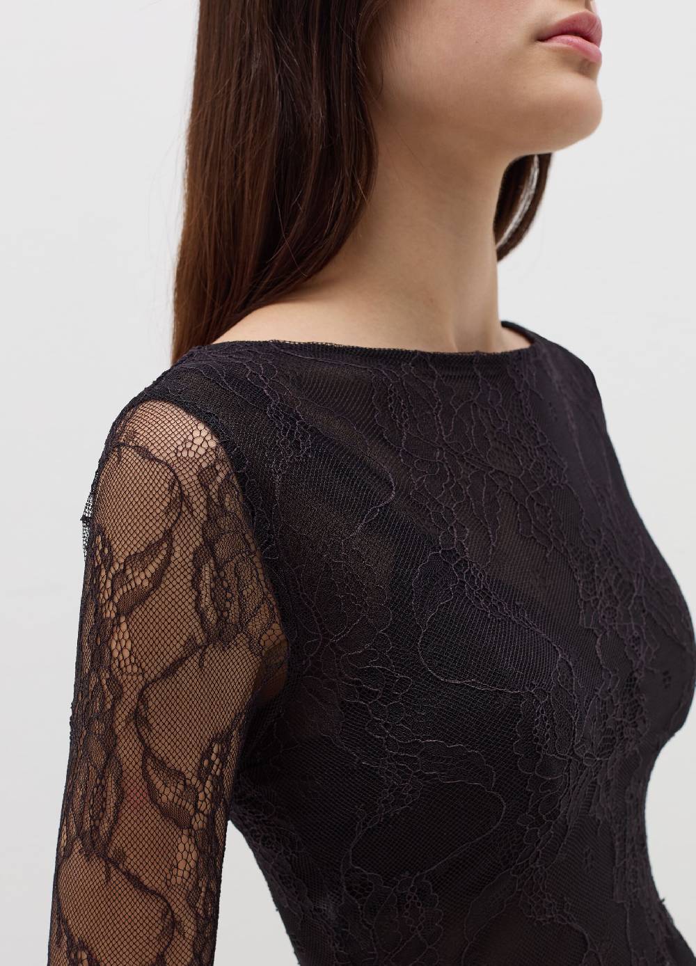 B. ANGEL T-shirt crop in pizzo con maniche lunghe Novità