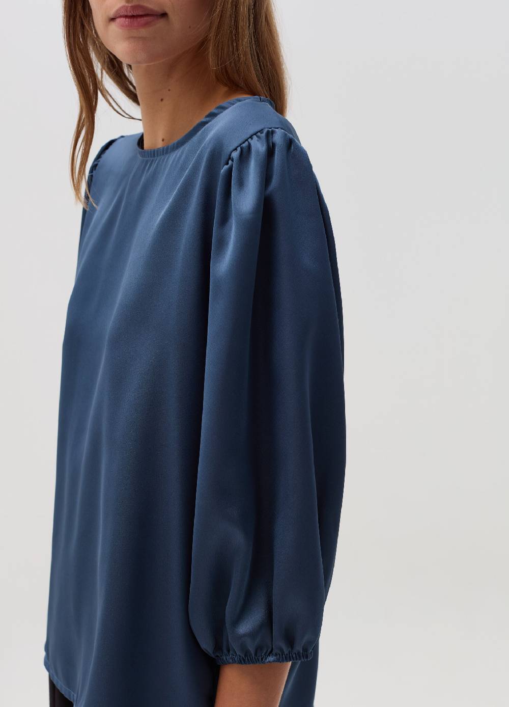 HYBRID Blusa in satin con maniche a sbuffo Qualità