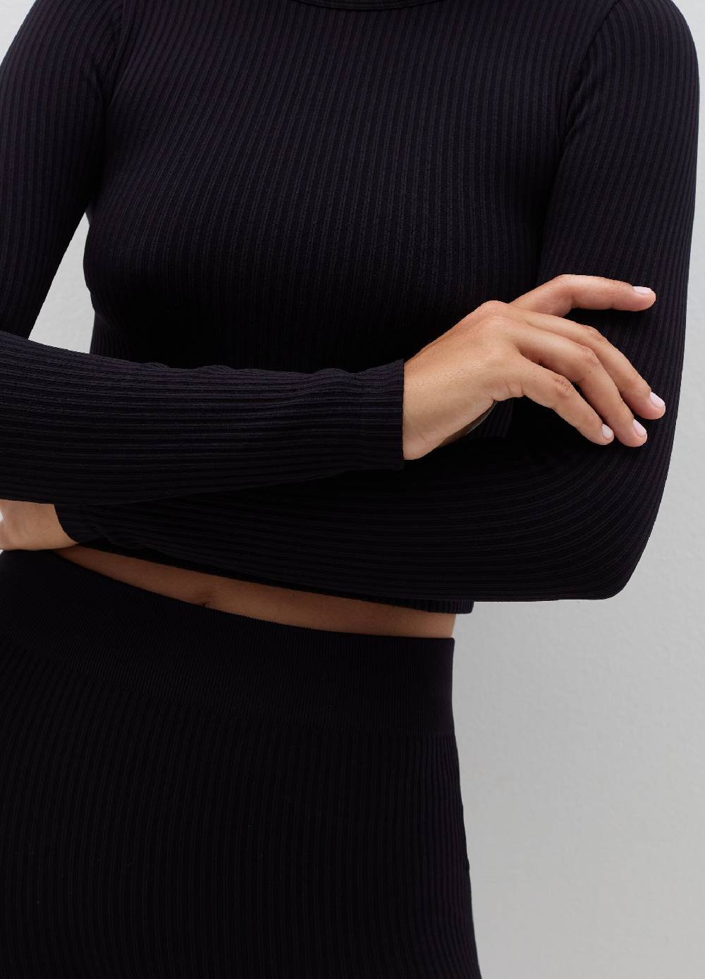 B. ANGEL T-shirt crop a costine con maniche lunghe Spedizione Gratuita