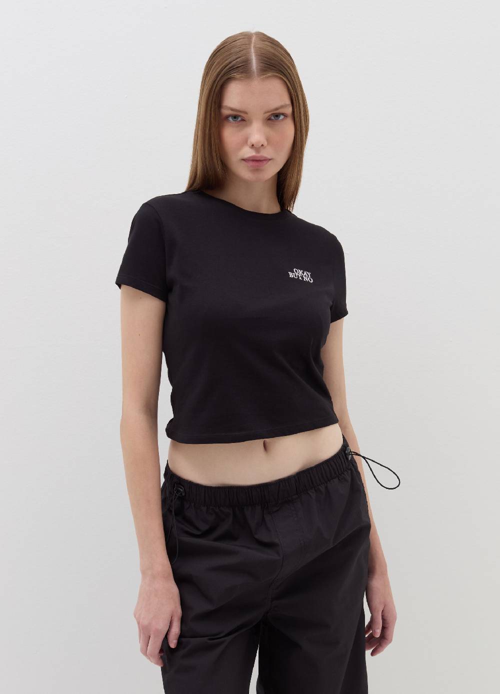 B. ANGEL T-shirt crop con ricamo lettering Convenienza
