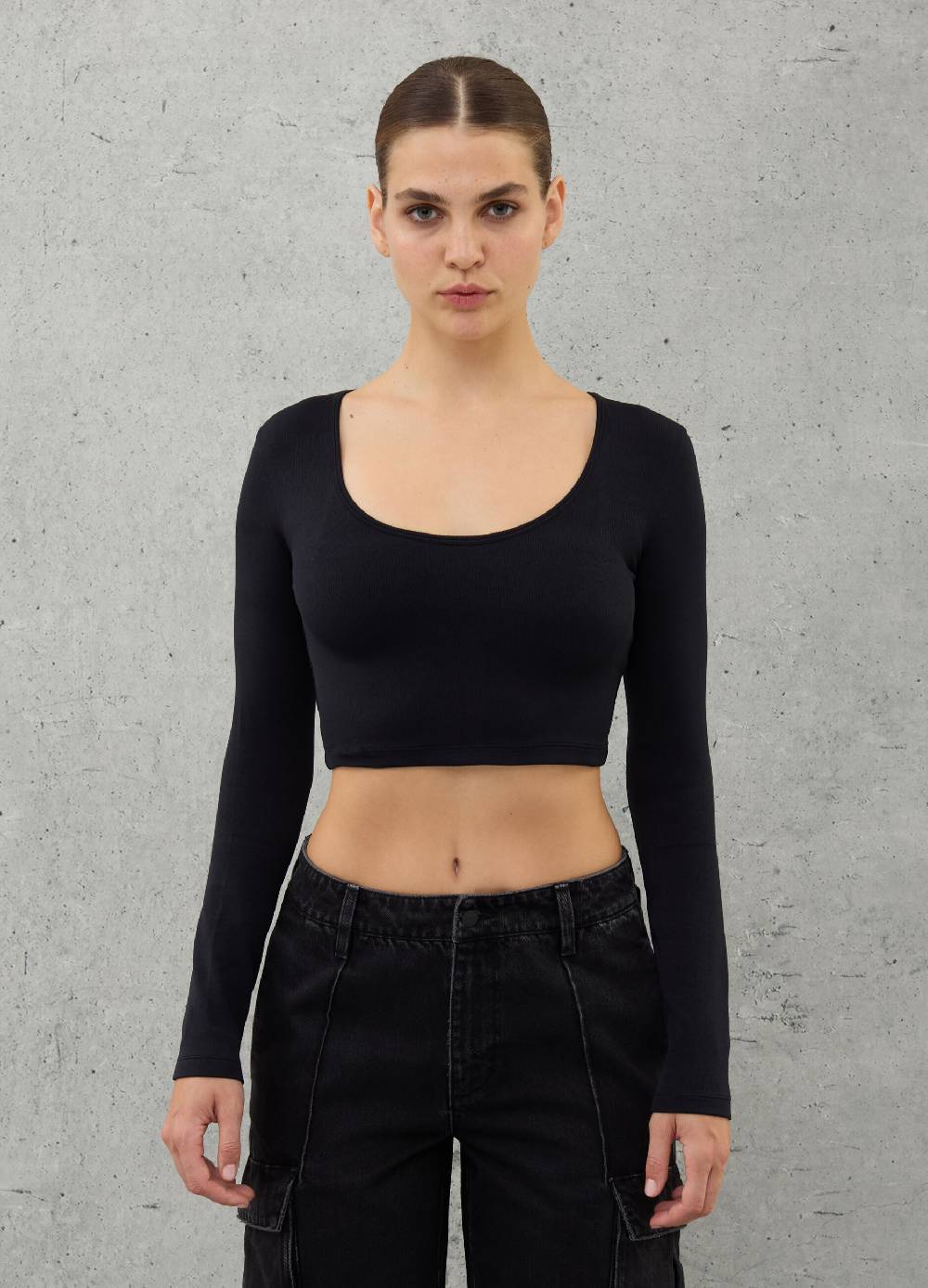 UTOPJA Cut Out Crop Longsleeve Black Sostegno trimestrale