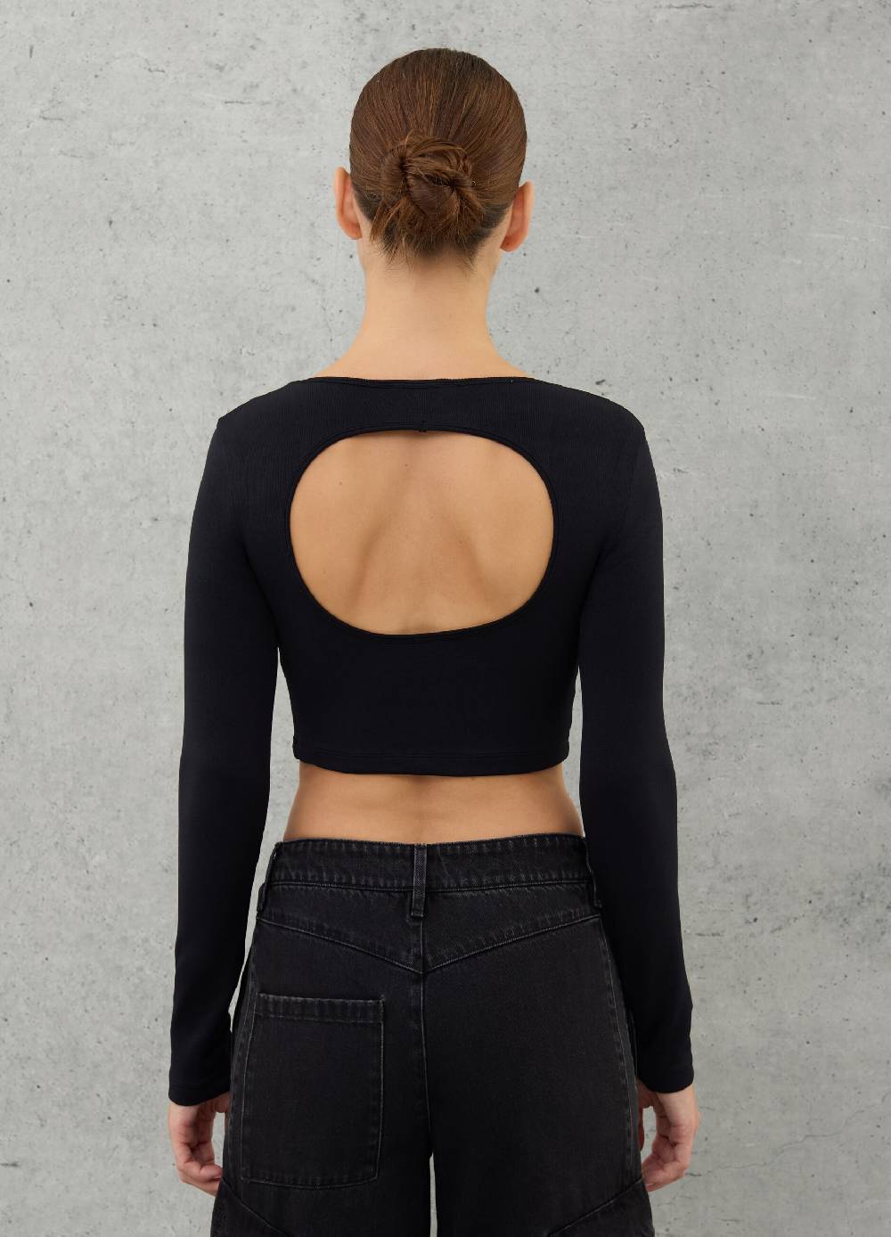 UTOPJA Cut Out Crop Longsleeve Black Sostegno trimestrale