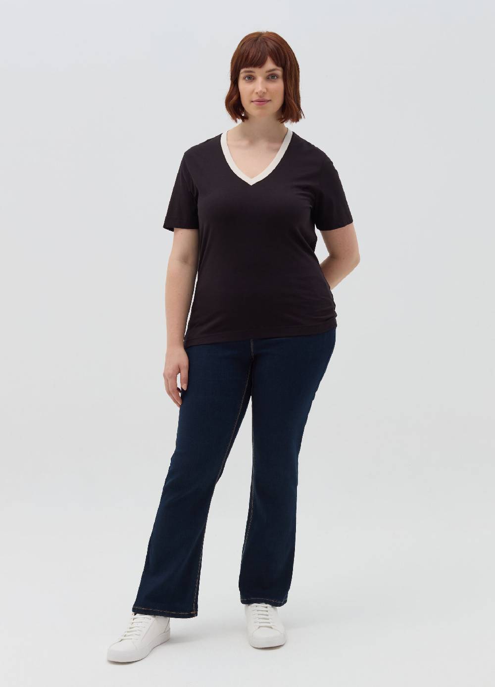 MYA T-shirt scollo a V a contrasto Curvy Discount Store per i nuovi prodotti