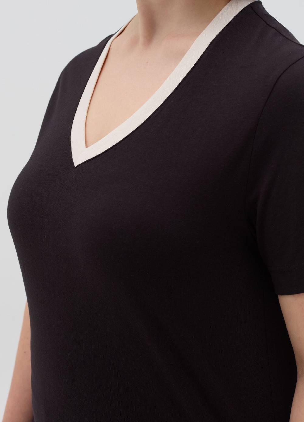 MYA T-shirt scollo a V a contrasto Curvy Discount Store per i nuovi prodotti