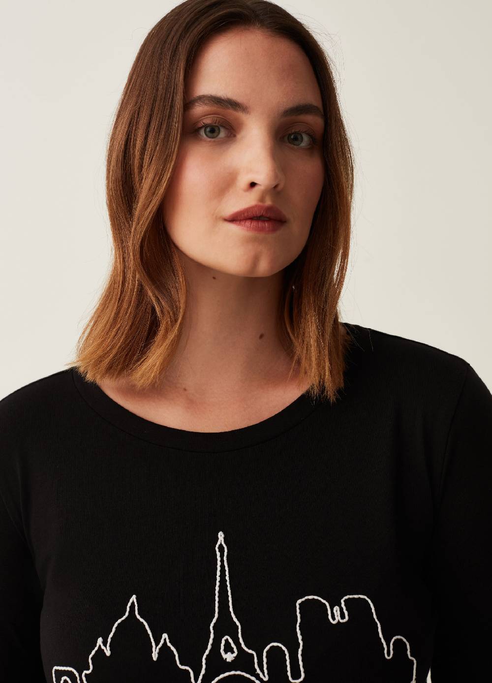 MYA T-shirt con ricamo skyline Curvy Sconti questo mese