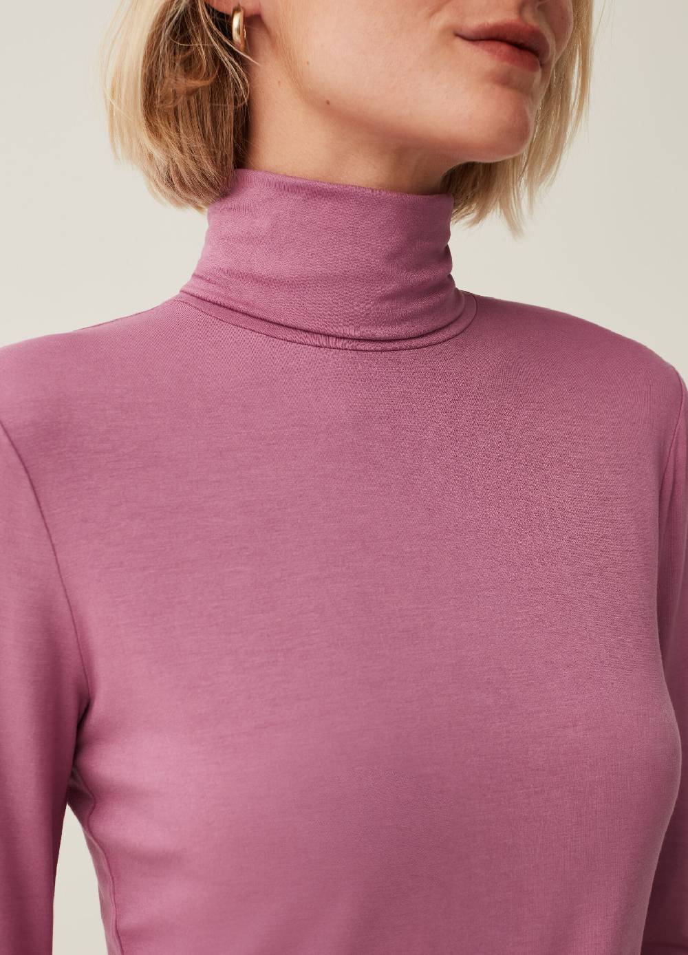 OVS T-shirt a collo alto con maniche lunghe 2025