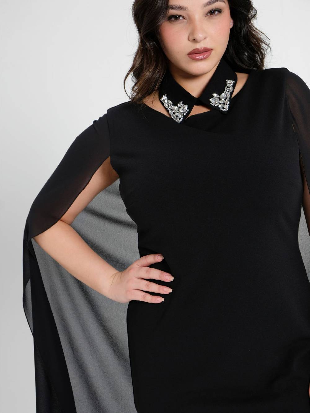 Rinascimento Tubino Curvy con Mantella e Colletto Vendita Economica