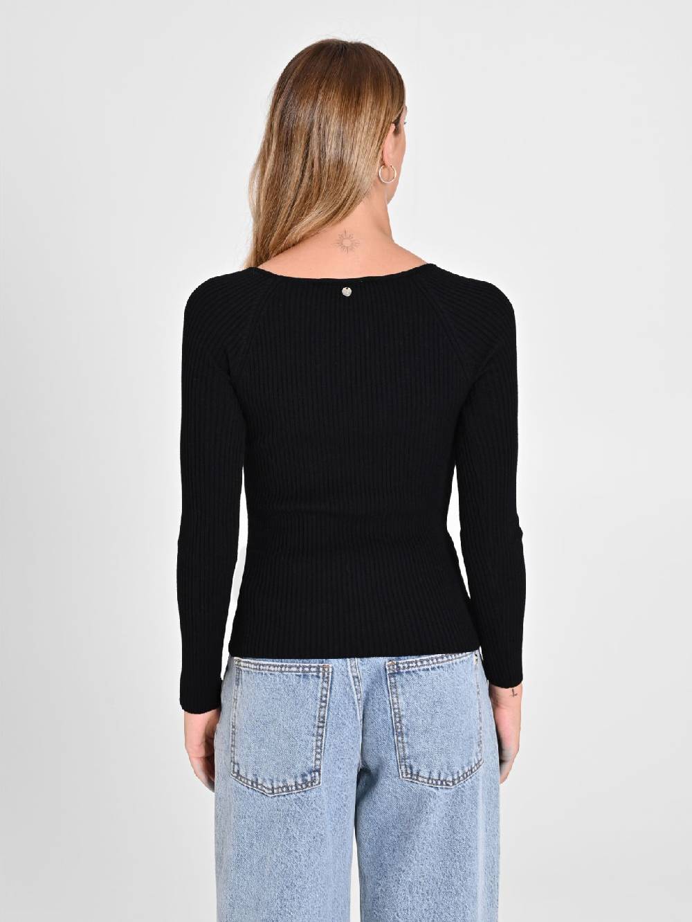 Rinascimento Maglia Nera con Scollo a Cuore Offerta migliore