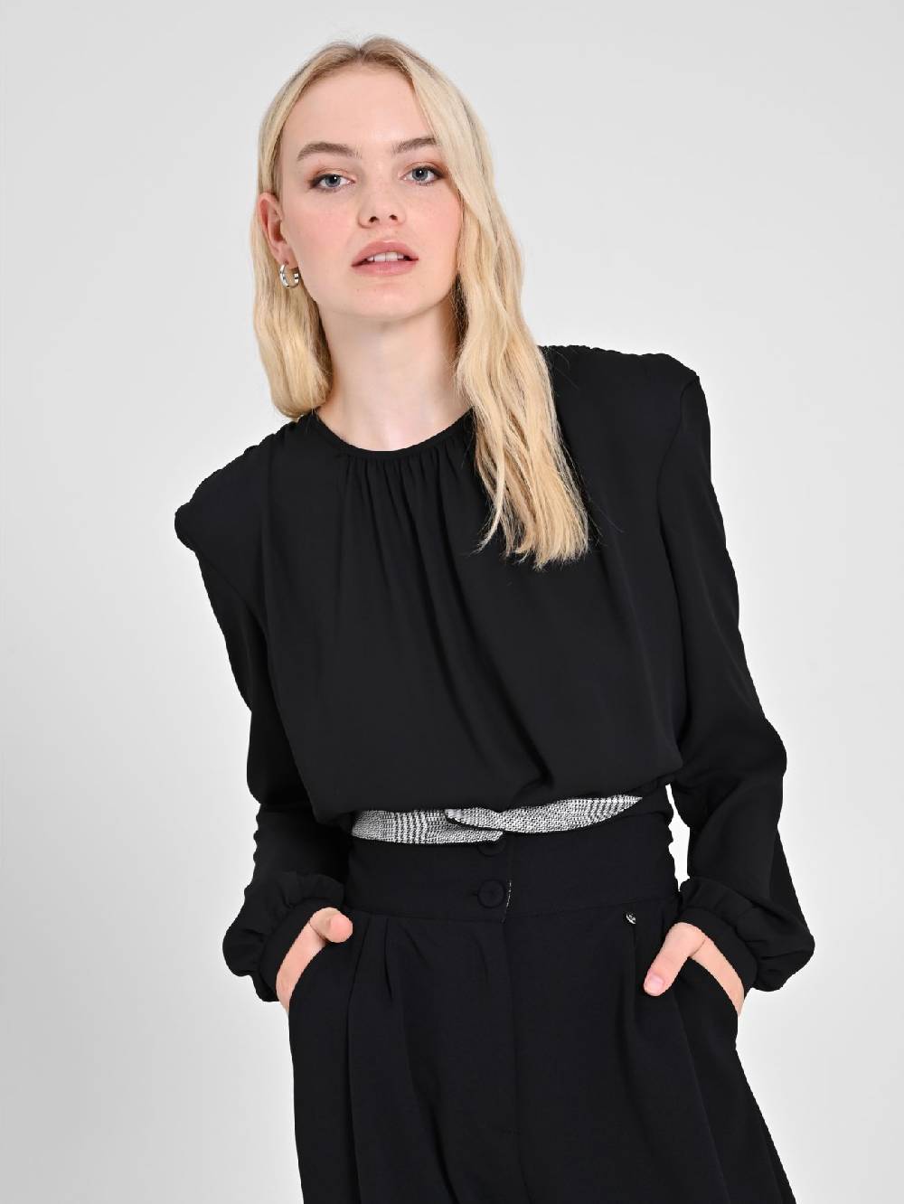 Rinascimento Blusa in Georgette Nera Esporta salva