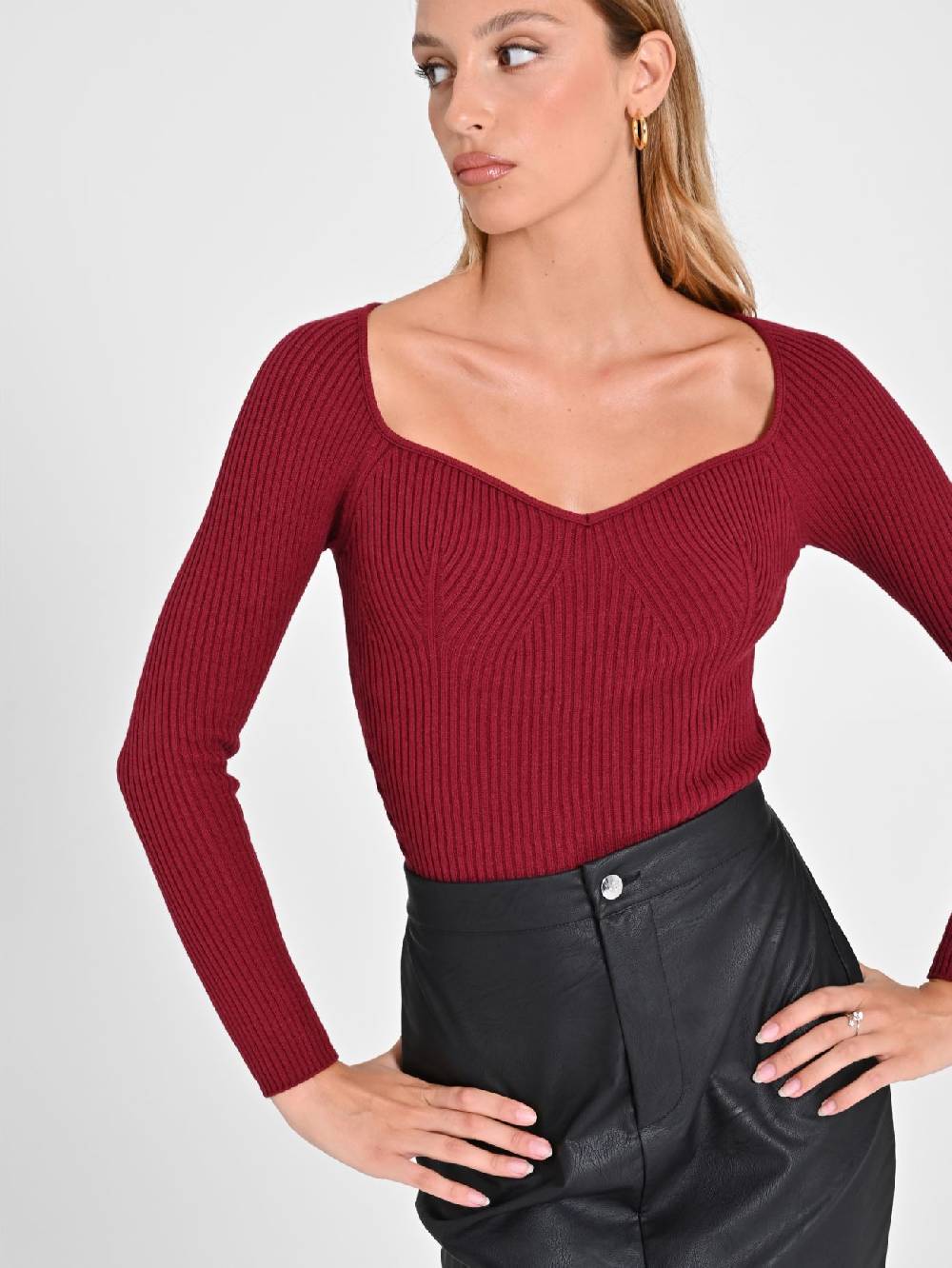Rinascimento Maglia Bordeaux con Scollo a Cuore Offerta temporanea