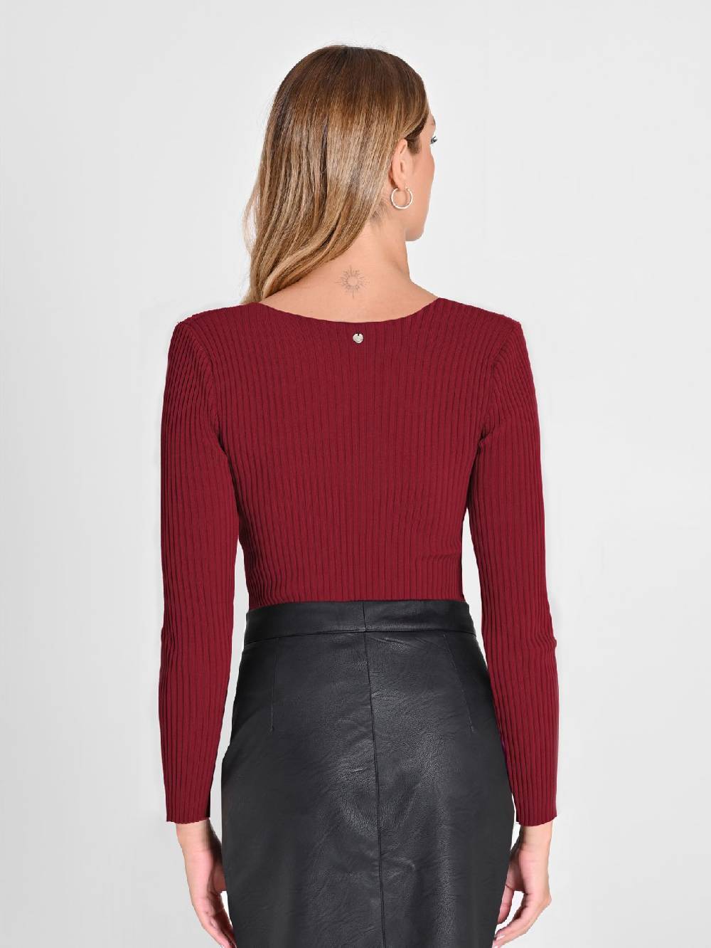 Rinascimento Maglia Bordeaux con Scollo a Cuore Offerta temporanea