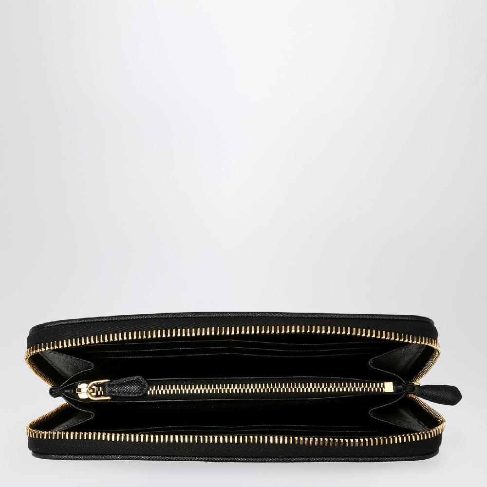 Prada Portafoglio zip around nero in Re-Nylon Sottocosto