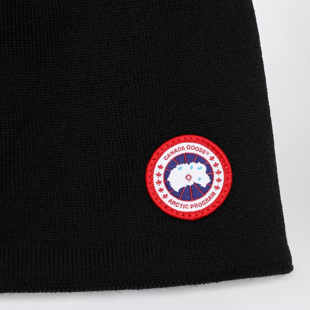 Canada Goose Cappello nero con patch Online