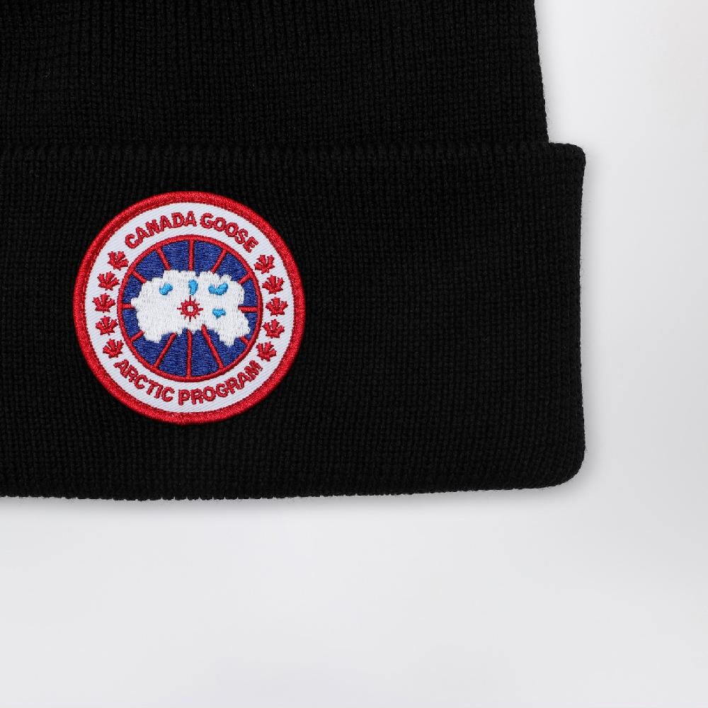 Canada Goose Cuffia nera con patch logo Offerte