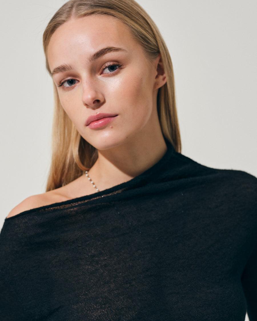 Scaglione ROUND NECK ASYMMETRIC BLACK Presa