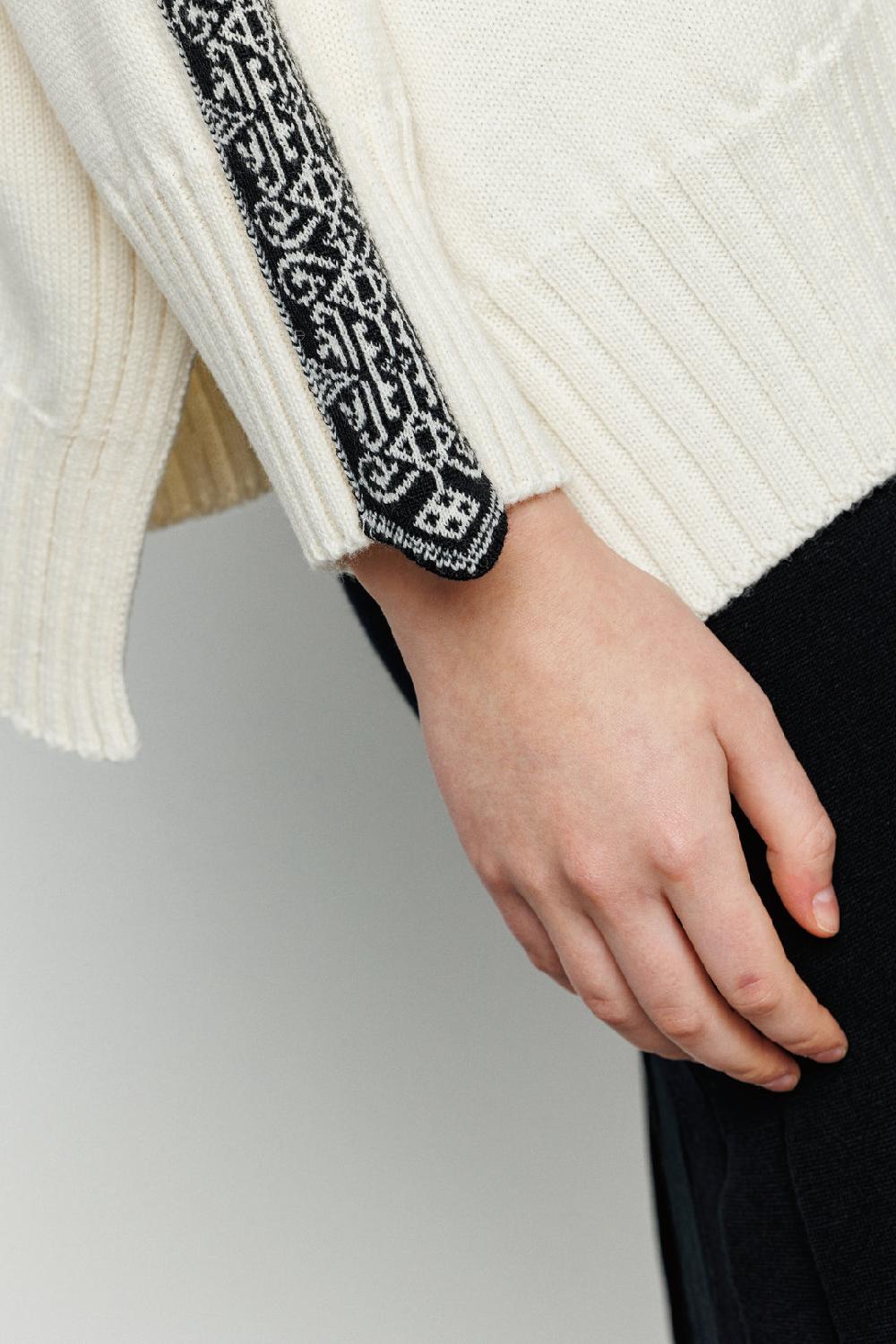 Akep PULLOVER AKEP GIROCOLLO CON BANDA JACQUARD LUNGO LE MANICHE Economico