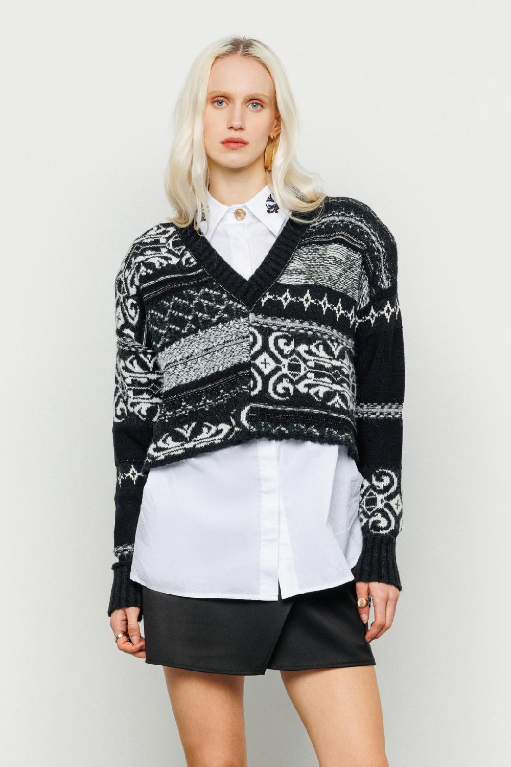 Akep PULLOVER CROP AKEP ASIMMETRICO CON SCOLLO A V Offerte