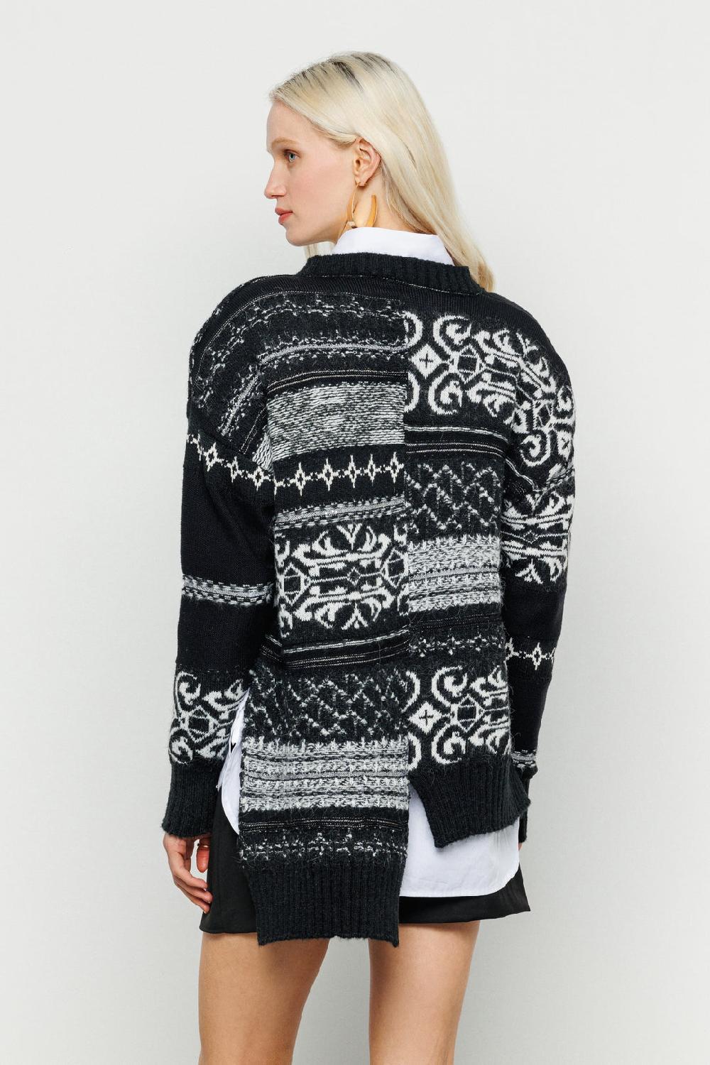 Akep PULLOVER CROP AKEP ASIMMETRICO CON SCOLLO A V Offerte
